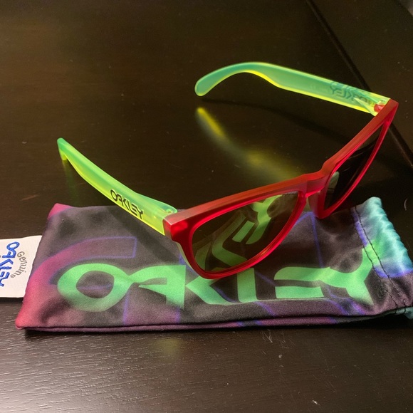 Oakley Other - Oakley Frogskin Blacklight Edition